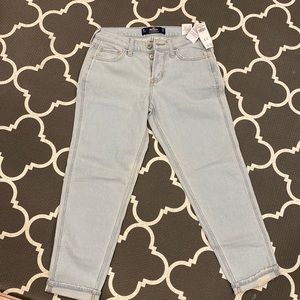 Hollister Low-Rise Crop Boyfriend jeans
